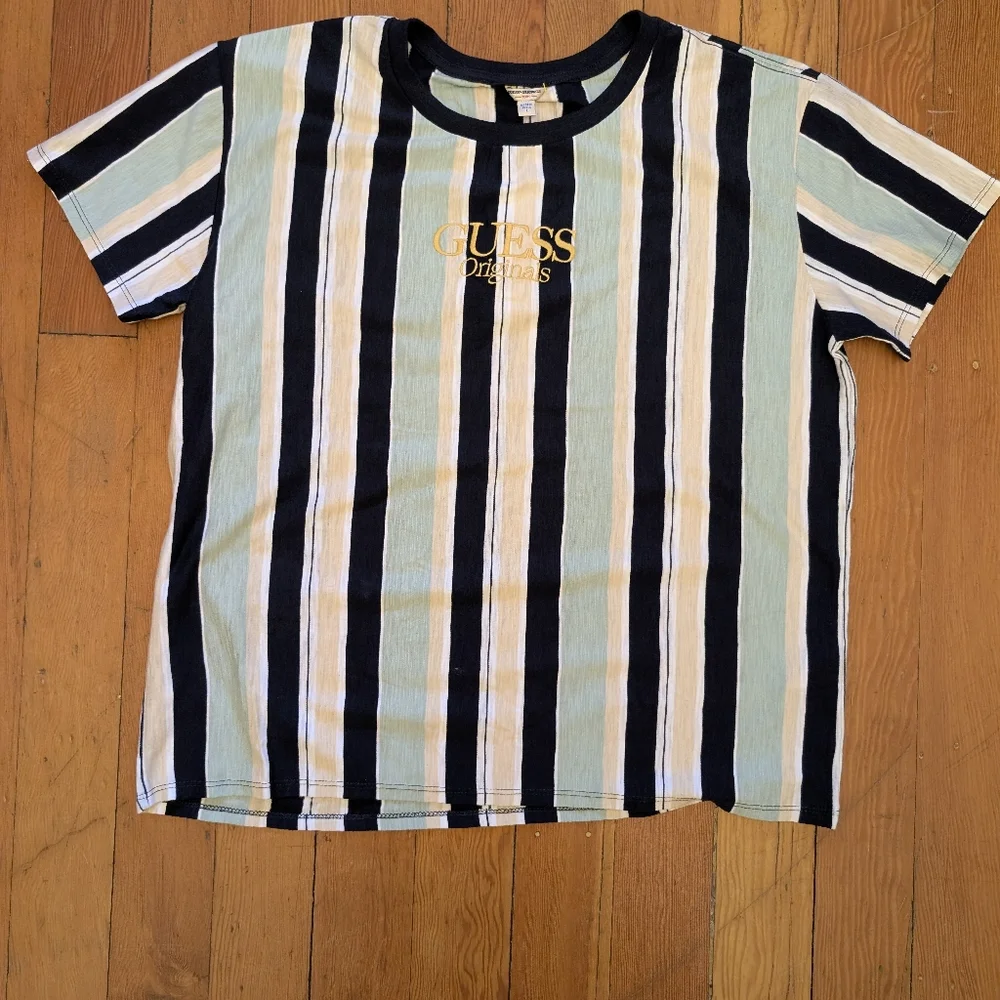 NWT Guess Women's Tee Blue White Vertical Striped Embroidered Logo Size Large - Picture 5 of 10